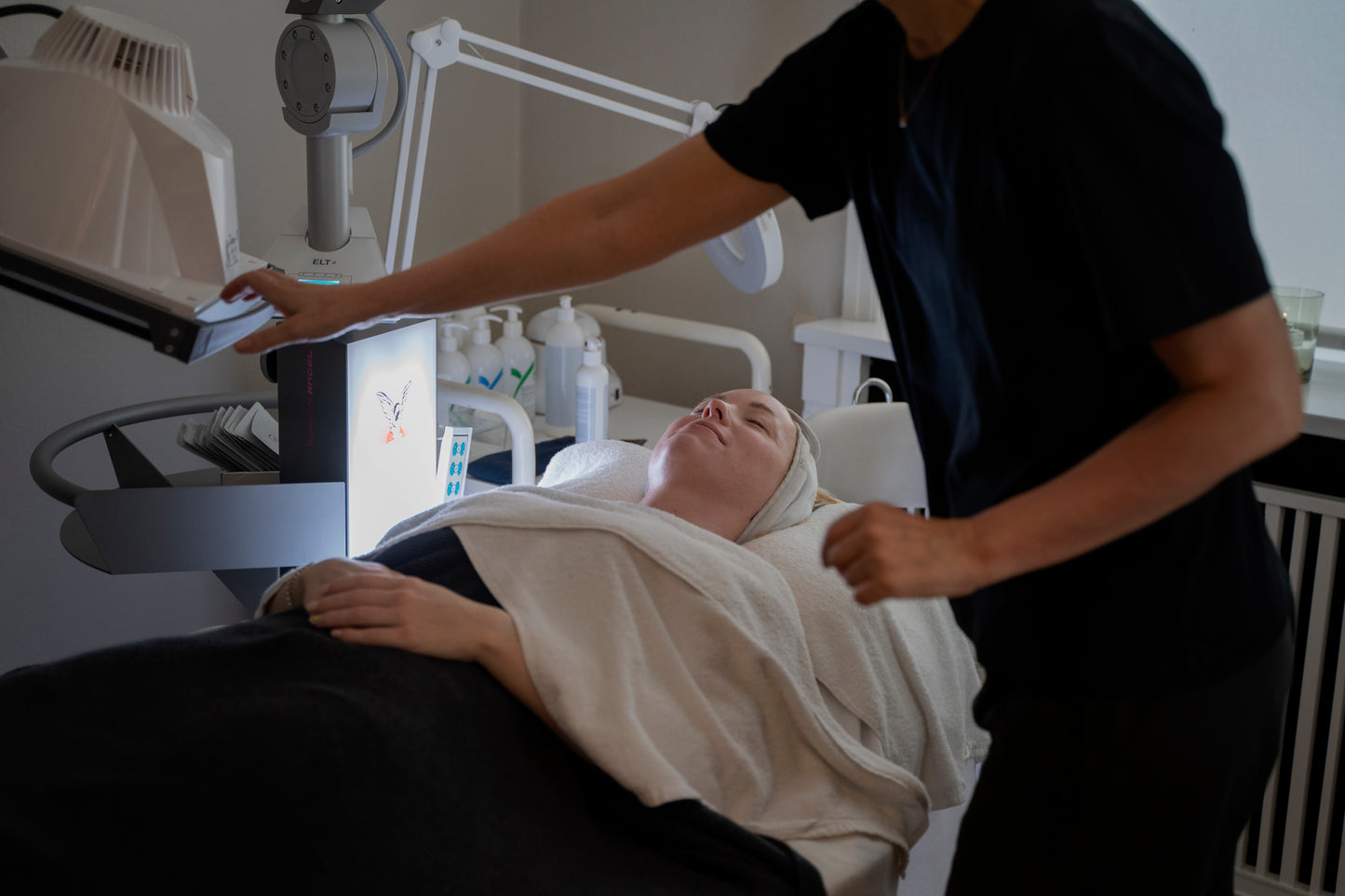 Akne Behandling (Optimum Derma)